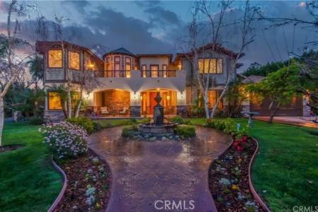 Quakertown Avenue, Woodland Hills, California 91364