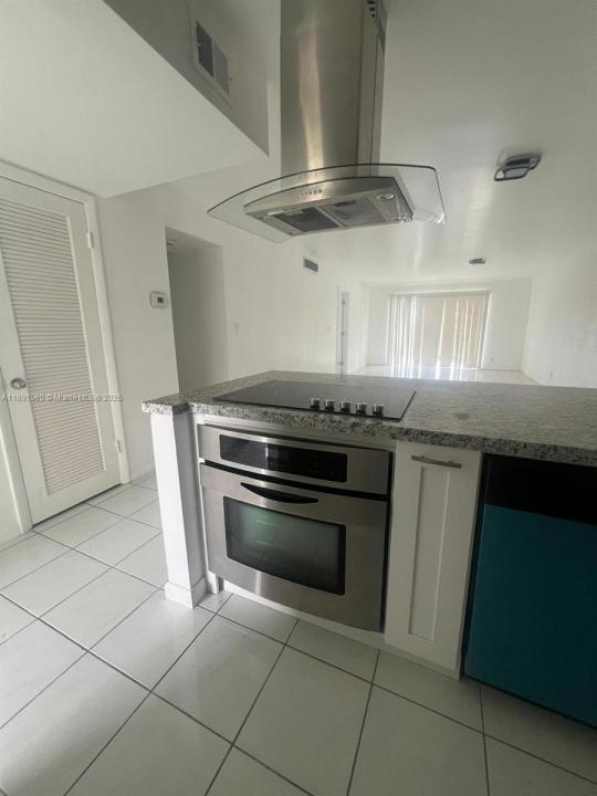 3300 Spanish Moss Ter 411, Lauderhill, Florida 33319, Estados Unidos