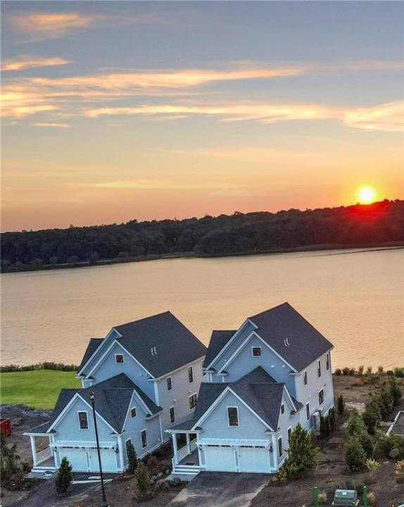 102 East Point Drive, East Providence, Rhode Island 02916, Estados Unidos