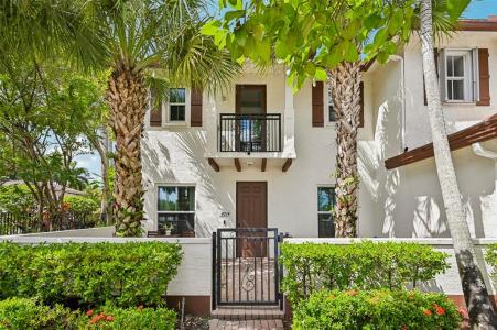 4714 Monarch Way, Coconut Creek, Florida 33073