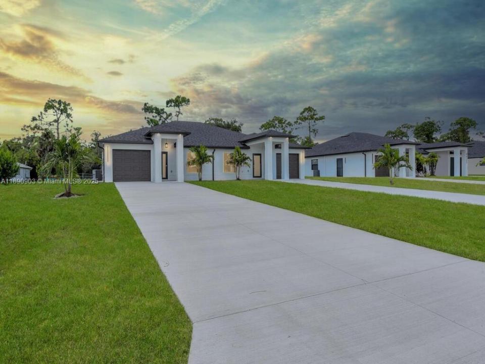 4913/4915 S Leonard Blvd S, Lehigh Acres, Florida 33973