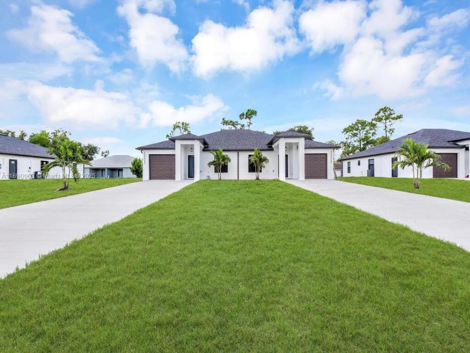 4913/4915 S Leonard Blvd S, Lehigh Acres, Florida 33973
