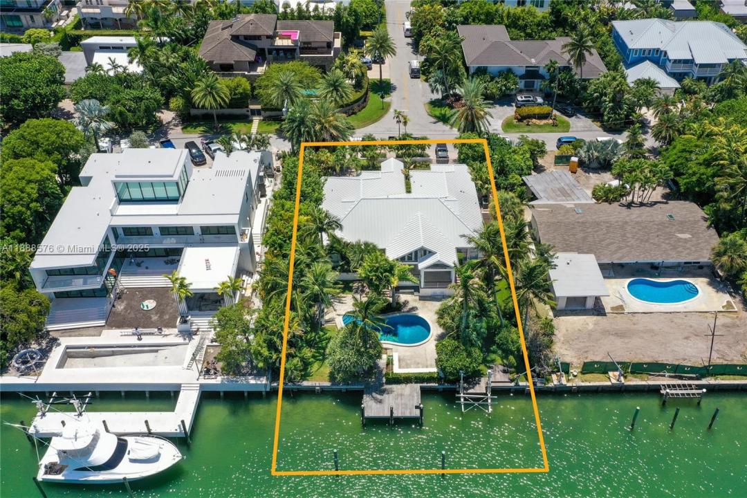 621 N Mashta Drive, Key Biscayne, Florida 33149, USA