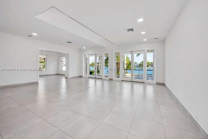 621 N Mashta Drive, Key Biscayne, Florida 33149, USA