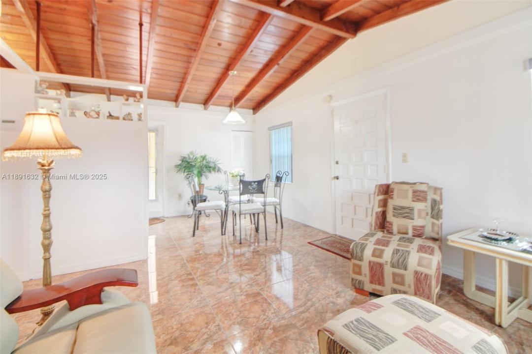 8330 NW 33rd Ave, Miami, Floride 33147, États-Unis