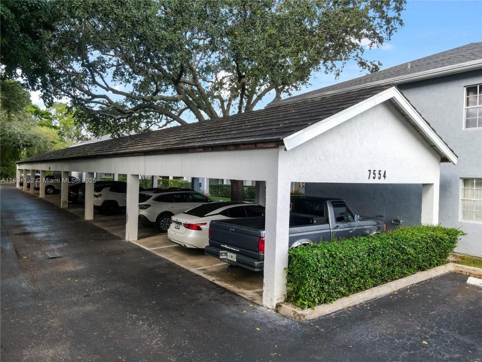 7554 Stirling Rd 103, Davie, Florida 33024