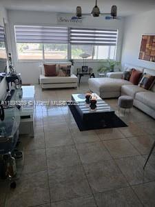 329 SE 3rd St 304S, Hallandale Beach, Florida 33009, USA