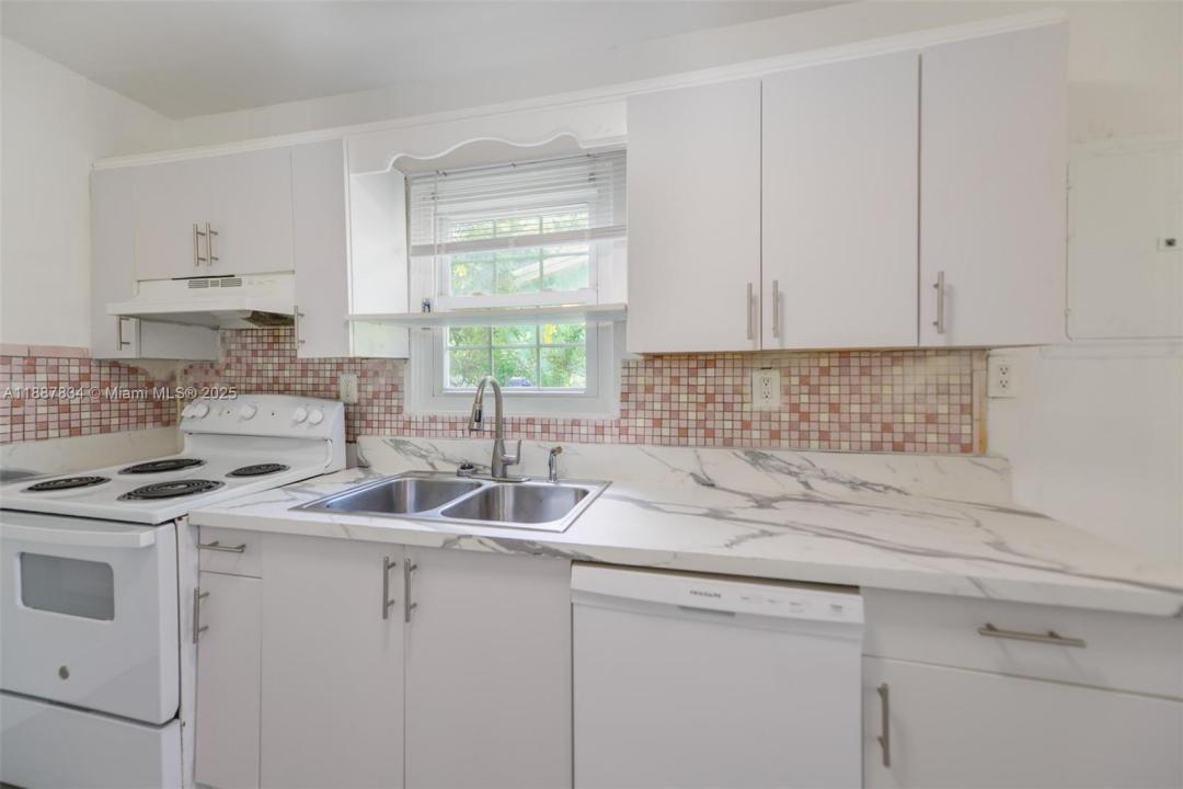 1250 NW 43rd St, Miami, Floryda 33142, USA