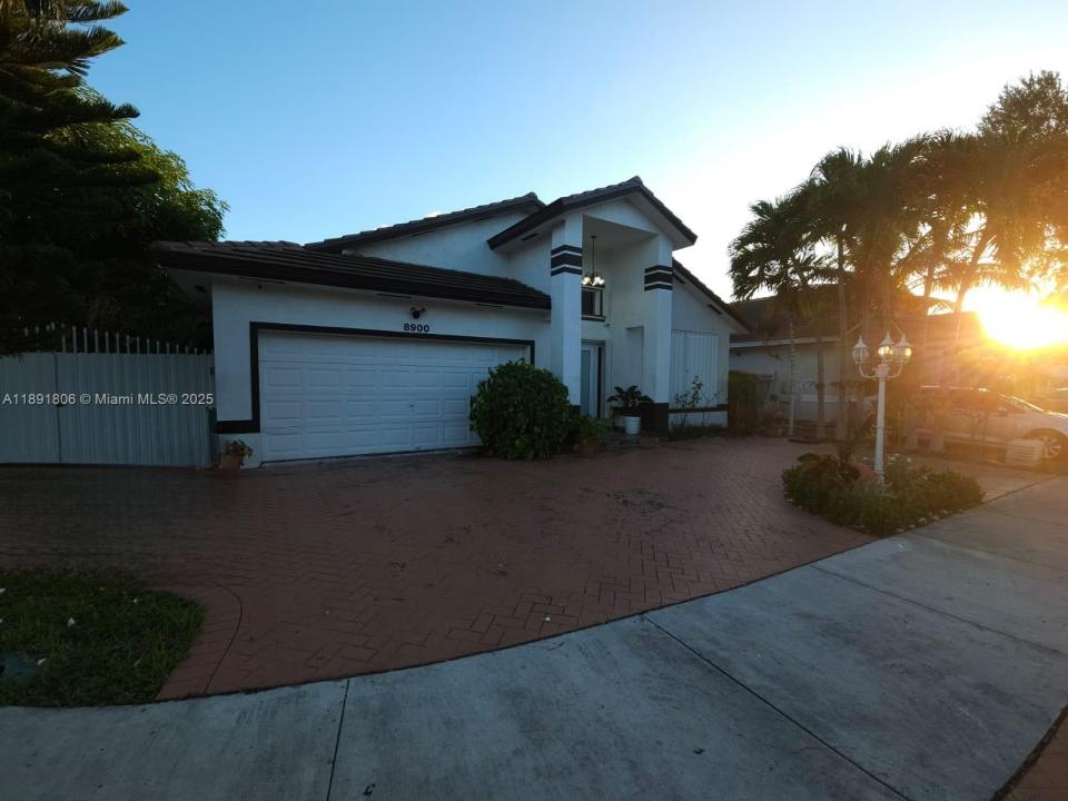 8900 NW 148th Ter, Miami Lakes, Florida 33018
