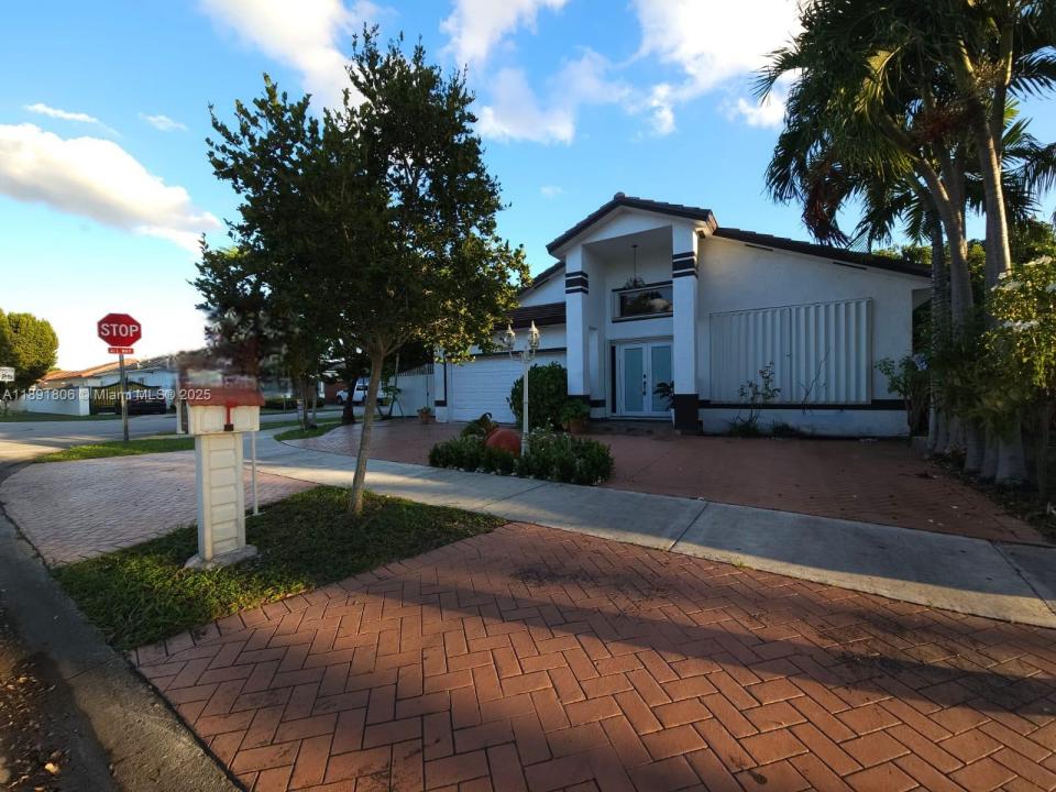 8900 NW 148th Ter, Miami Lakes, Florida 33018