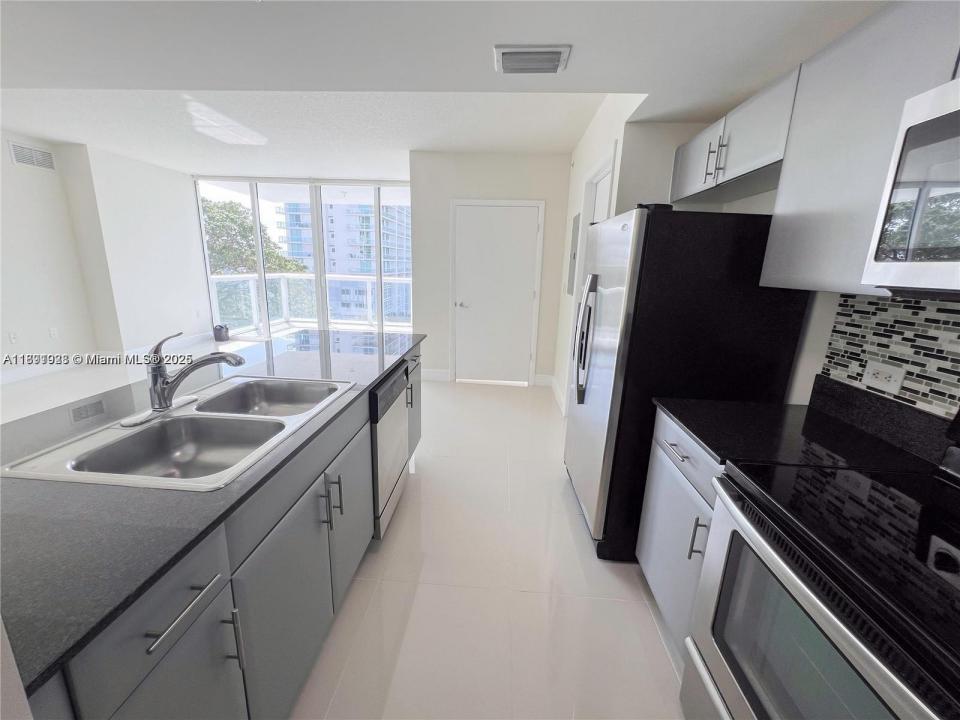 1861 NW S River Dr 803, Miami, Florida 33125, Amerika Birleşik Devletleri