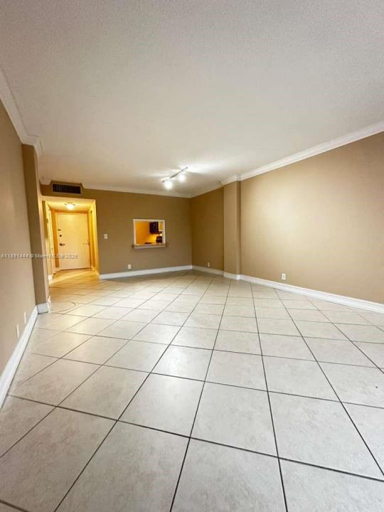 1455 N Treasure Dr 2N, North Bay Village, Florida 33141, HOA KỲ