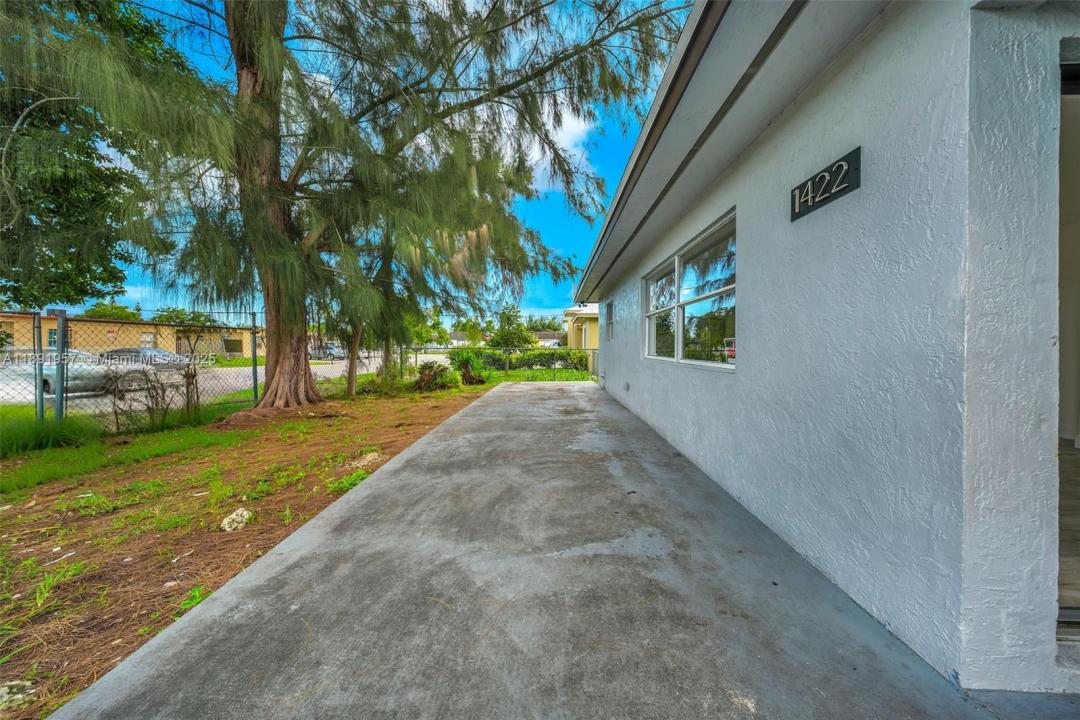 1422 NW 8th Ave, Florida City, Florida 33034, USA