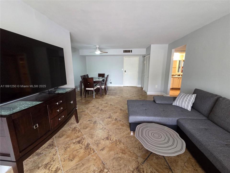 210 174th St L18, Sunny Isles Beach, Florida 33160