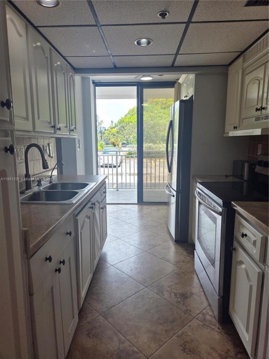 210 174th St L18, Sunny Isles Beach, Florida 33160