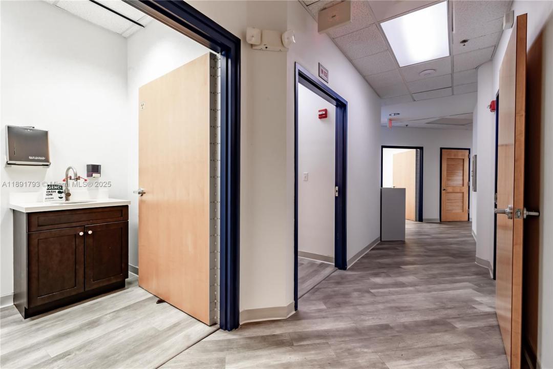 410 W 41st St 103, Miami Beach, Florida 33140