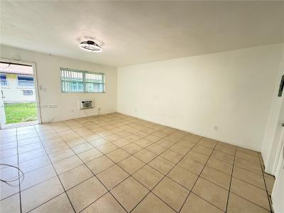 717 NE 1st St 4, Hallandale Beach, Florida 33009, USA