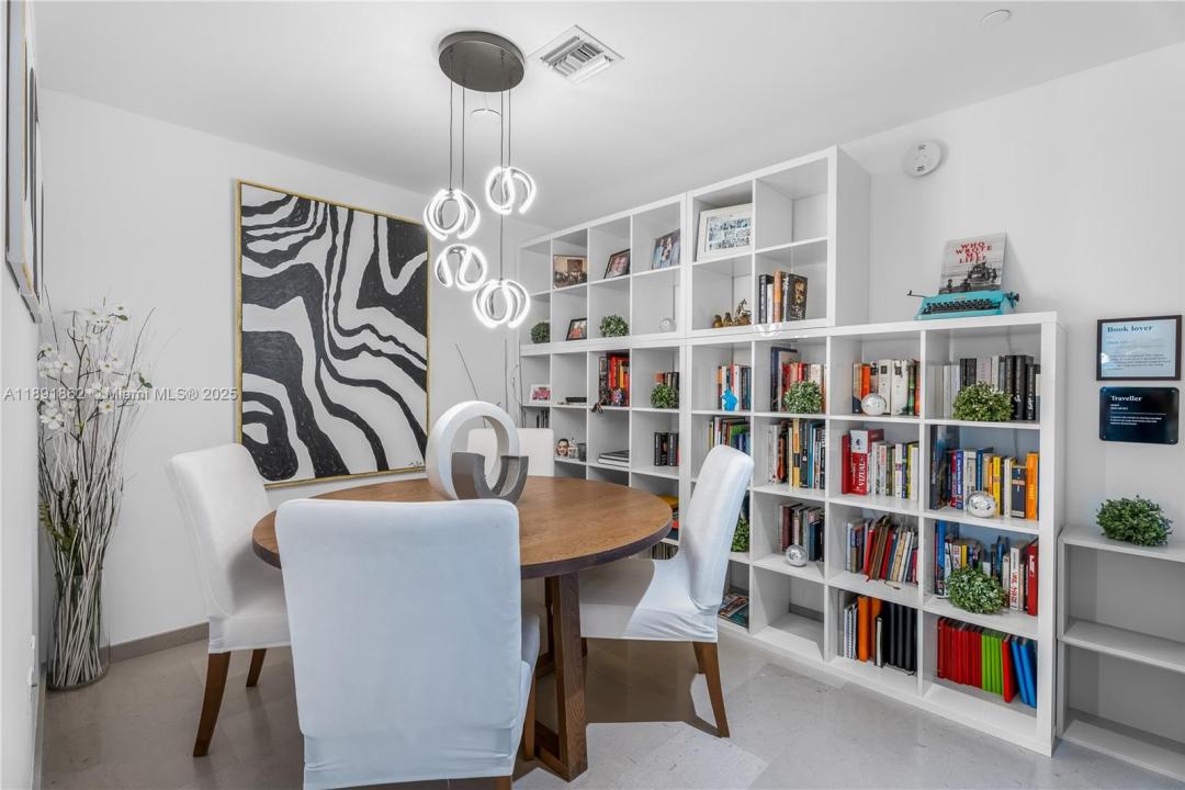 68 SE 6th St 1704, Miami, Флорида 33131, Соединенные Штаты