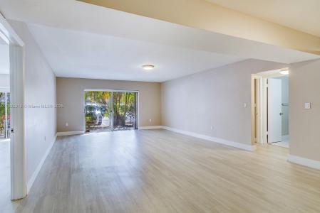 8305 SW 72nd Ave 102A, Miami, Florida 33143, USA