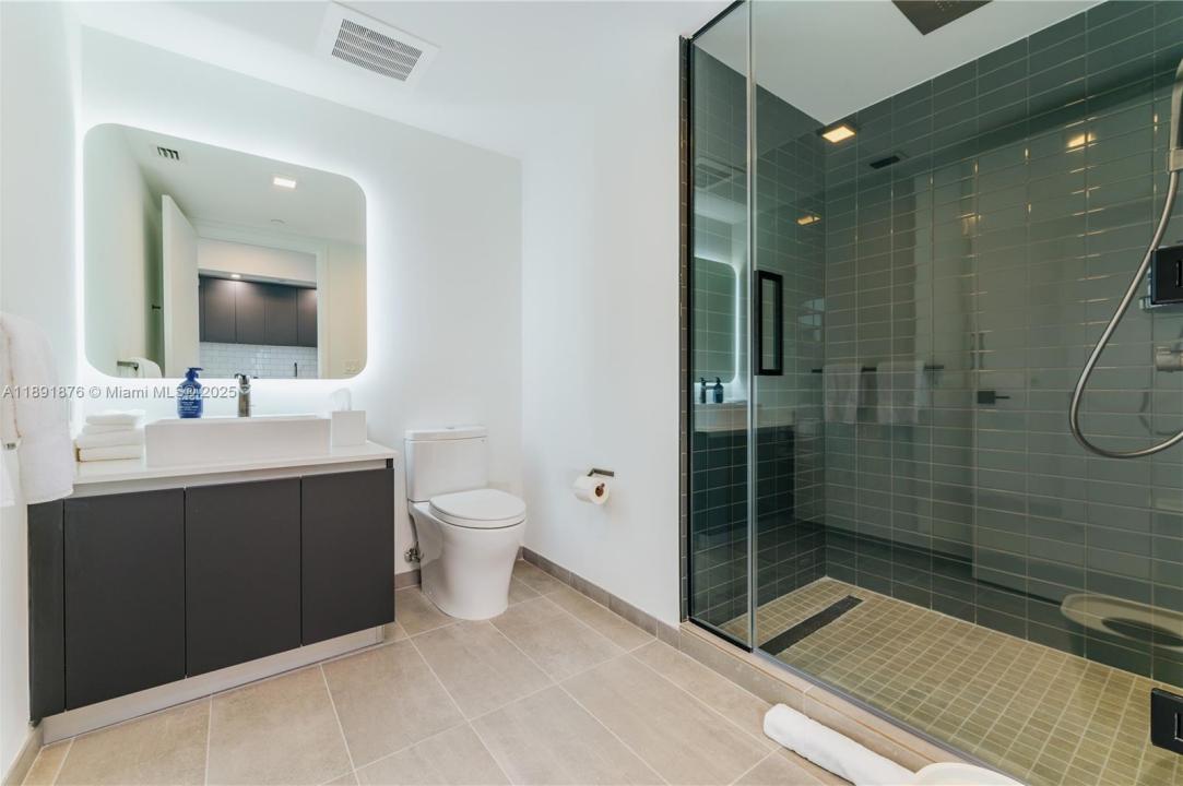 227 NE 2nd St 2908, Miami, Flórida 33132, Estados Unidos