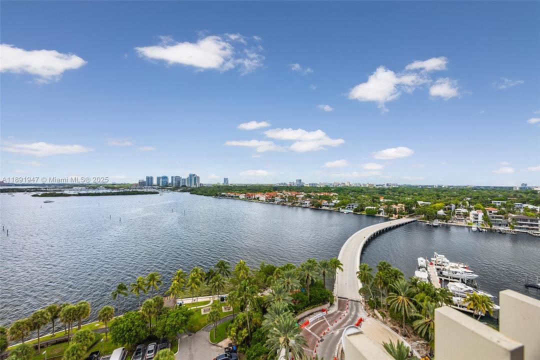 1 Grove Isle Dr A1508, Coconut Grove, Florida 33133, USA
