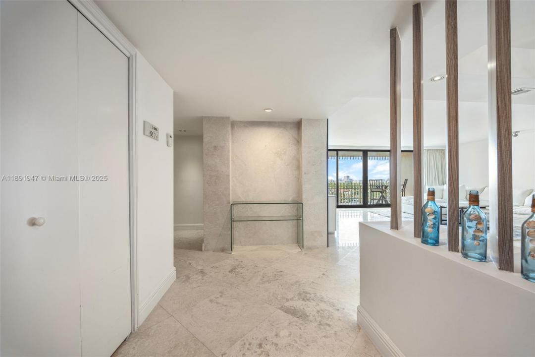 1 Grove Isle Dr A1508, Coconut Grove, Florida 33133, USA