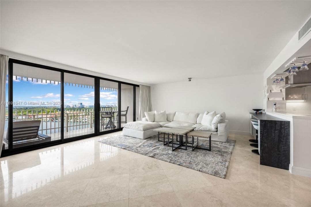 1 Grove Isle Dr A1508, Coconut Grove, Florida 33133, USA