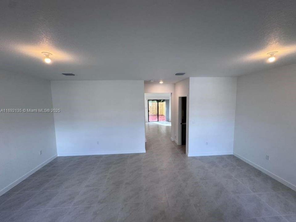 1549 NE 3 AVENUE 0, Florida City, Флорида 33034, Соединенные Штаты