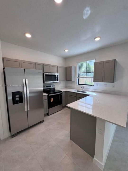 1549 NE 3 AVENUE 0, Florida City, Флорида 33034, Соединенные Штаты