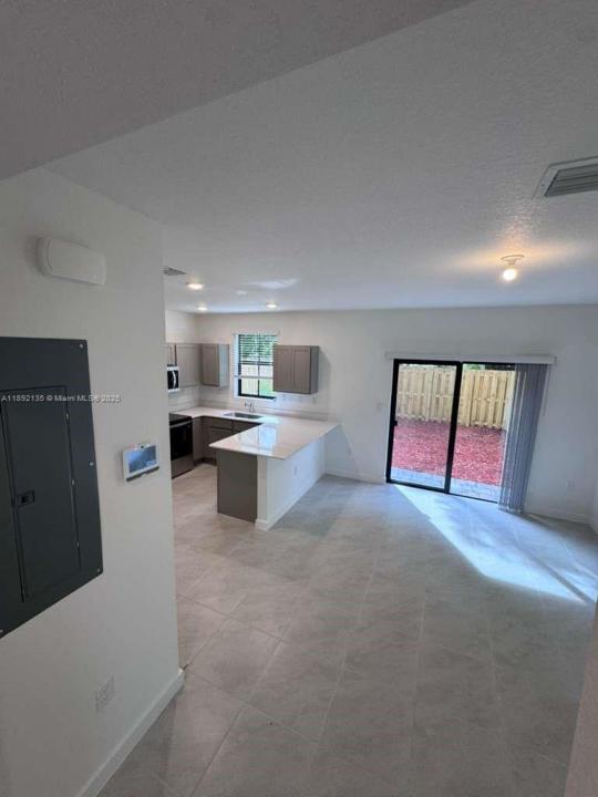 1549 NE 3 AVENUE 0, Florida City, Флорида 33034, Соединенные Штаты