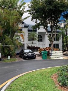 233 NE 212th Ter, Miami, Florida 33179, USA