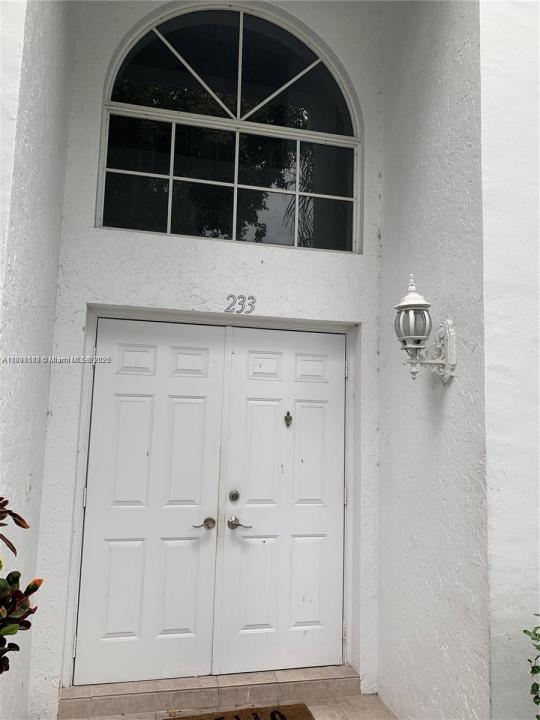 233 NE 212th Ter, Miami, Florida 33179, USA