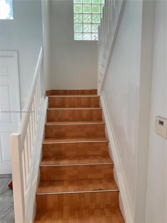 233 NE 212th Ter, Miami, Florida 33179, USA