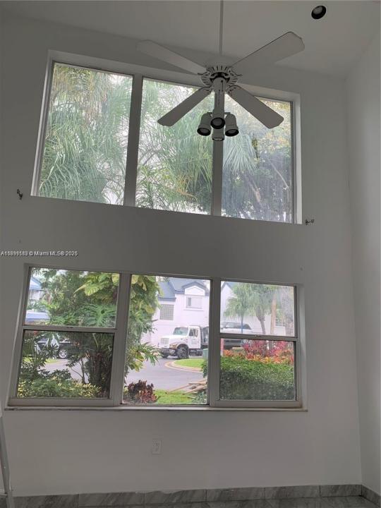 233 NE 212th Ter, Miami, Florida 33179, USA