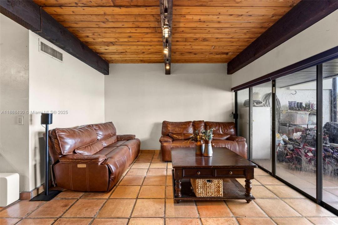 19440 NE 26th Ave 53B, Miami, Florida 33180, Estados Unidos