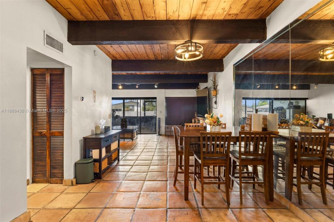 19440 NE 26th Ave 53B, Miami, Florida 33180, Estados Unidos