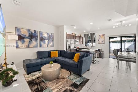 10483 W 32nd Ln 10483, Hialeah, Florida 33018, USA