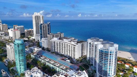 6039 Collins Ave 311, Miami Beach, Florida 33140, USA