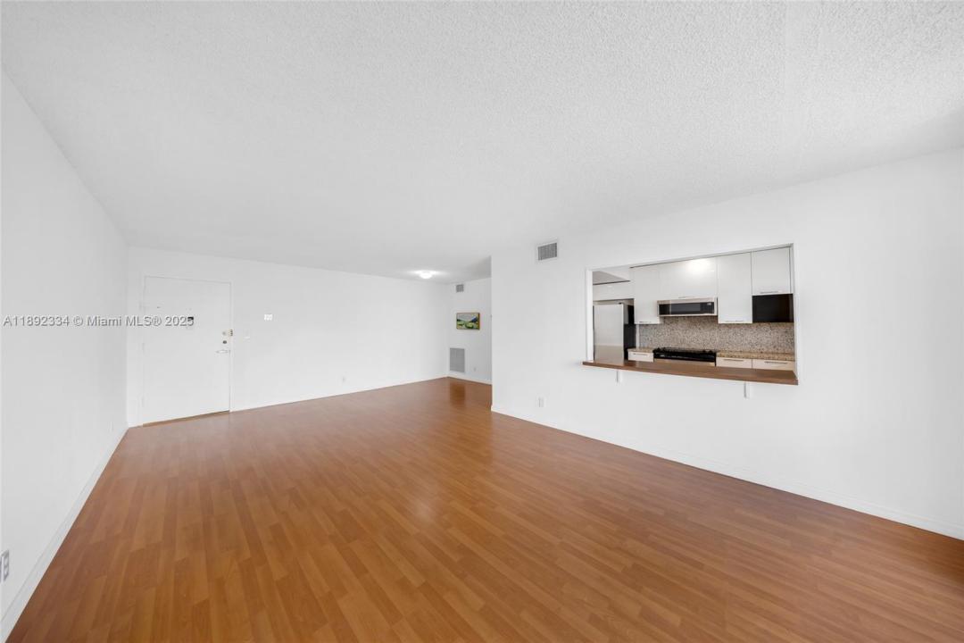 137 Golden Isles Dr 508, Hallandale Beach, Florida 33009, USA