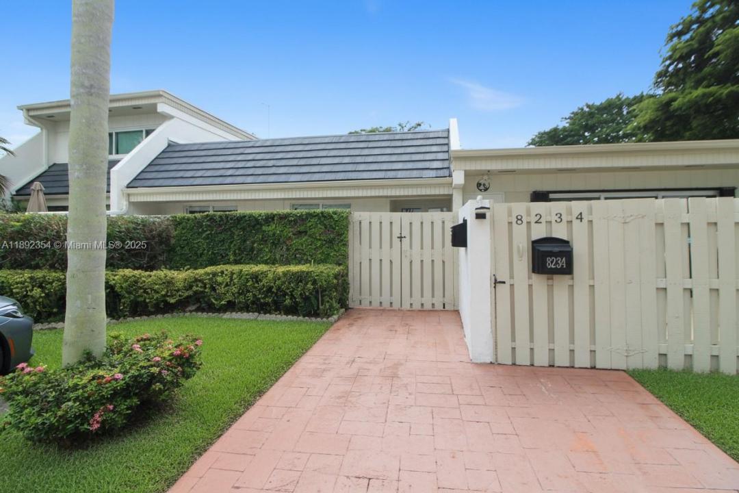 8232 SW 81st Ter 8232, Miami, Флорида 33143, Соединенные Штаты