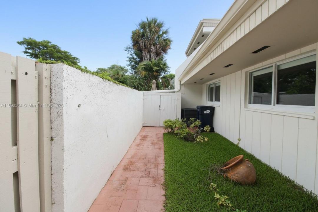 8232 SW 81st Ter 8232, Miami, Флорида 33143, Соединенные Штаты