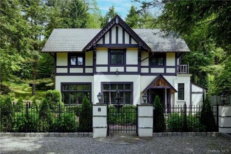 8 Old Park Road, Tuxedo, New York 10987