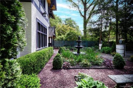 8 Old Park Road, Tuxedo, New York 10987
