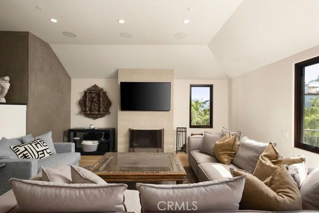 Waterfront Drive, Corona Del Mar, California 92625