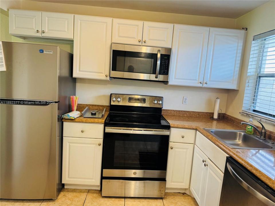 8110 Sunrise Lakes Blvd 109, Sunrise, Flórida 33322, Estados Unidos