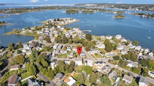 106 Cedar Avenue, Portsmouth, Rhode Island 02871, USA