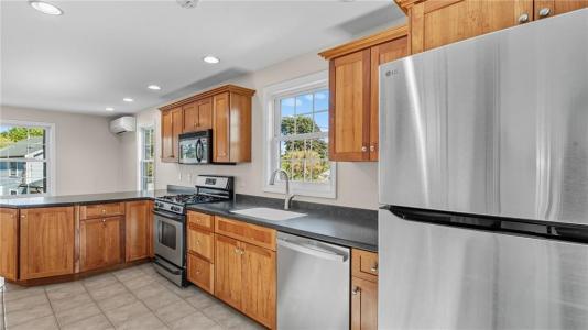 106 Cedar Avenue, Portsmouth, Rhode Island 02871, USA