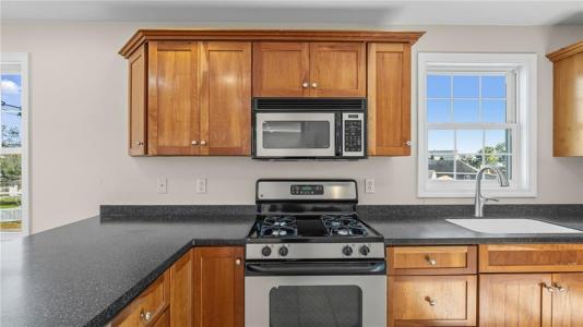 106 Cedar Avenue, Portsmouth, Rhode Island 02871, USA