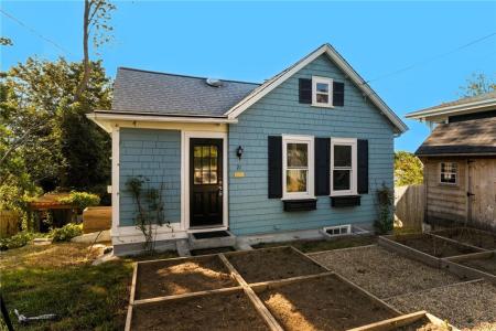 21 Summit Avenue, Tiverton, RI 02878, USA