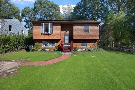 47 Pepper Bush Trail, Narragansett, RI 02874, USA